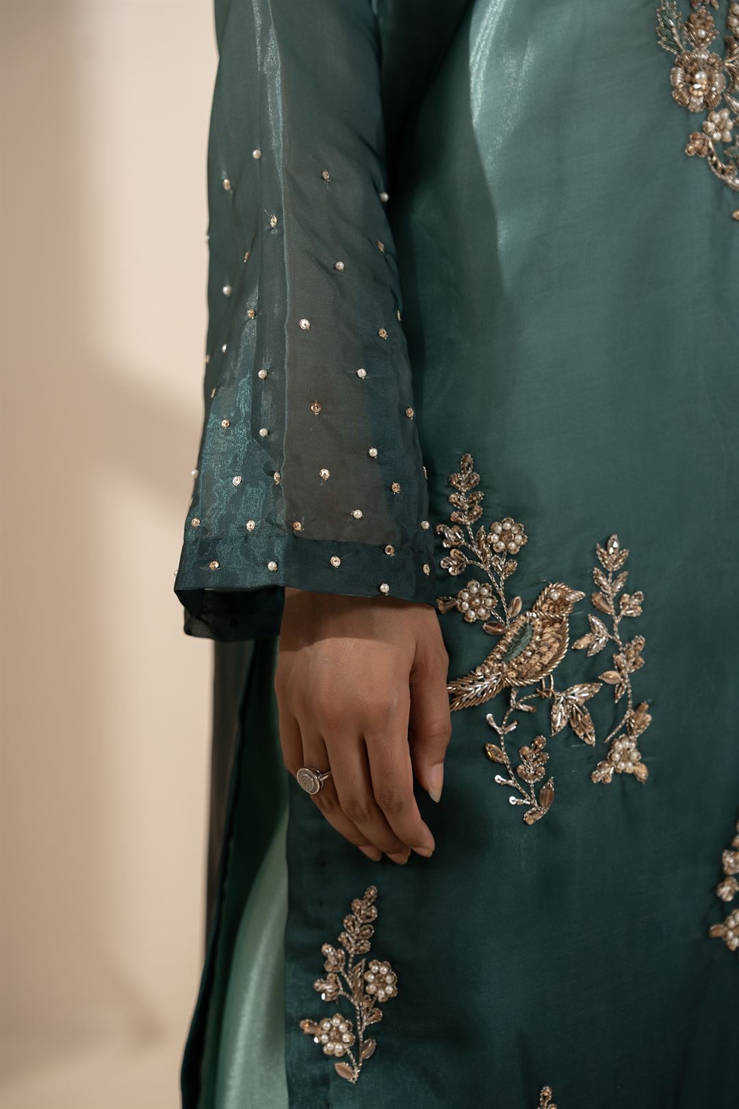 Elara — Teal Bloom