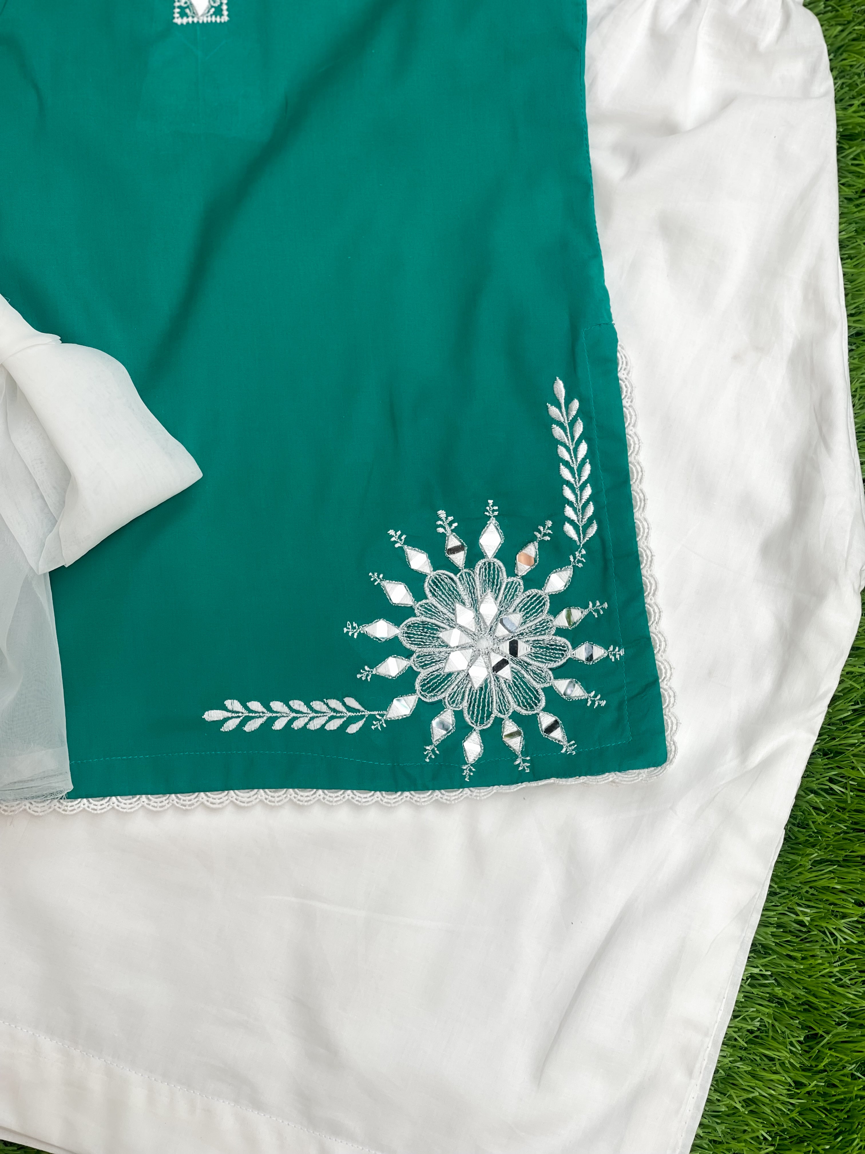 Azaadi  miror charm outfit