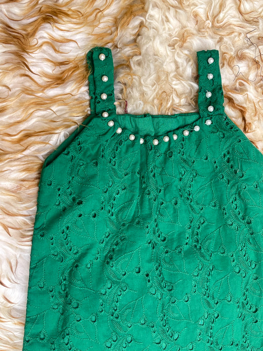 Azaadi outfit chikankari