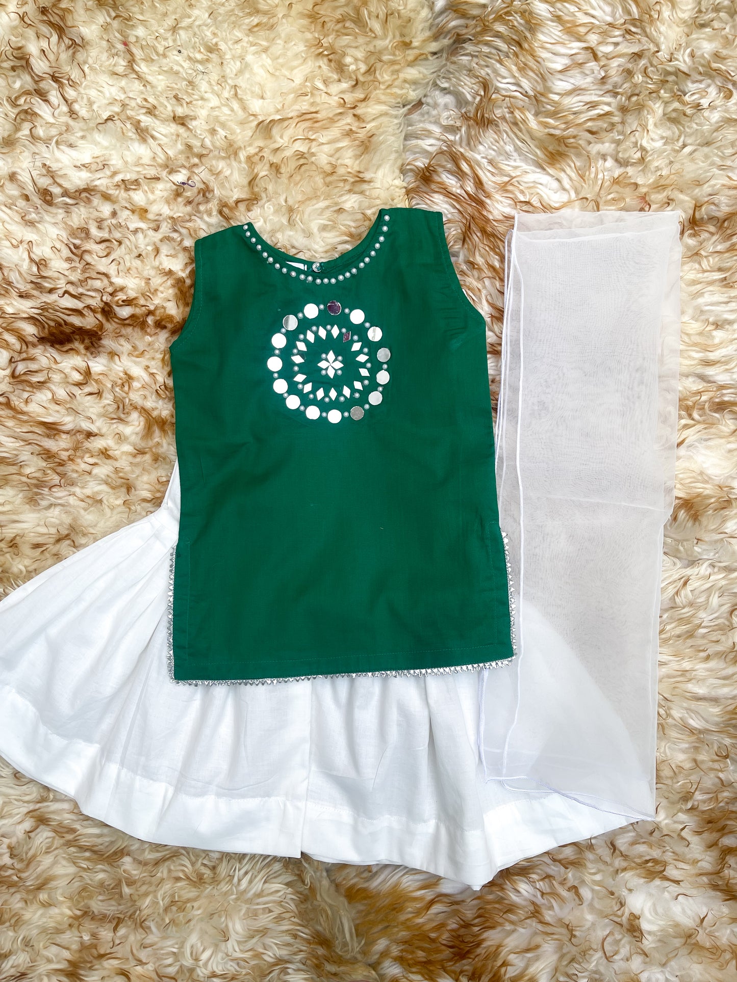 Azaadi Miror outfit