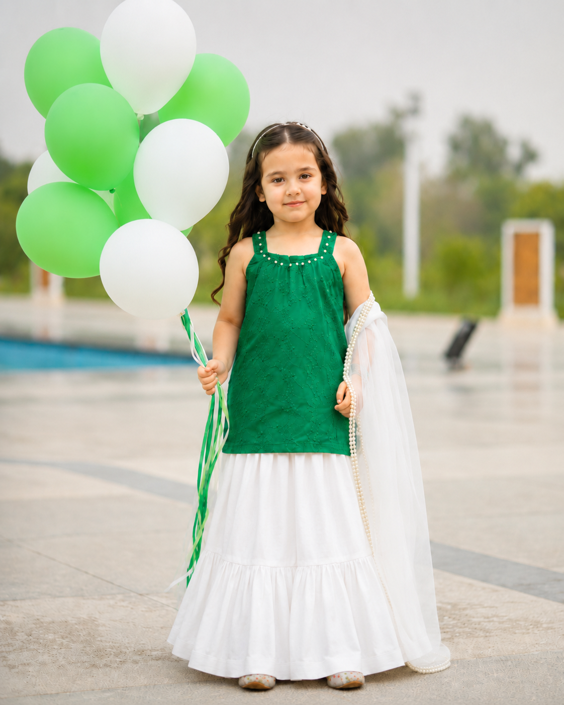 Azaadi outfit chikankari
