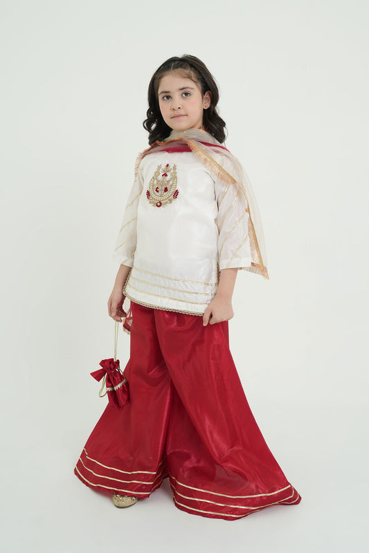 Noor Hand-Embroidered White Ensemble