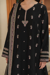 Elegant Embroidered Lawn 3-Piece Suit With Chiffon Dupatta
