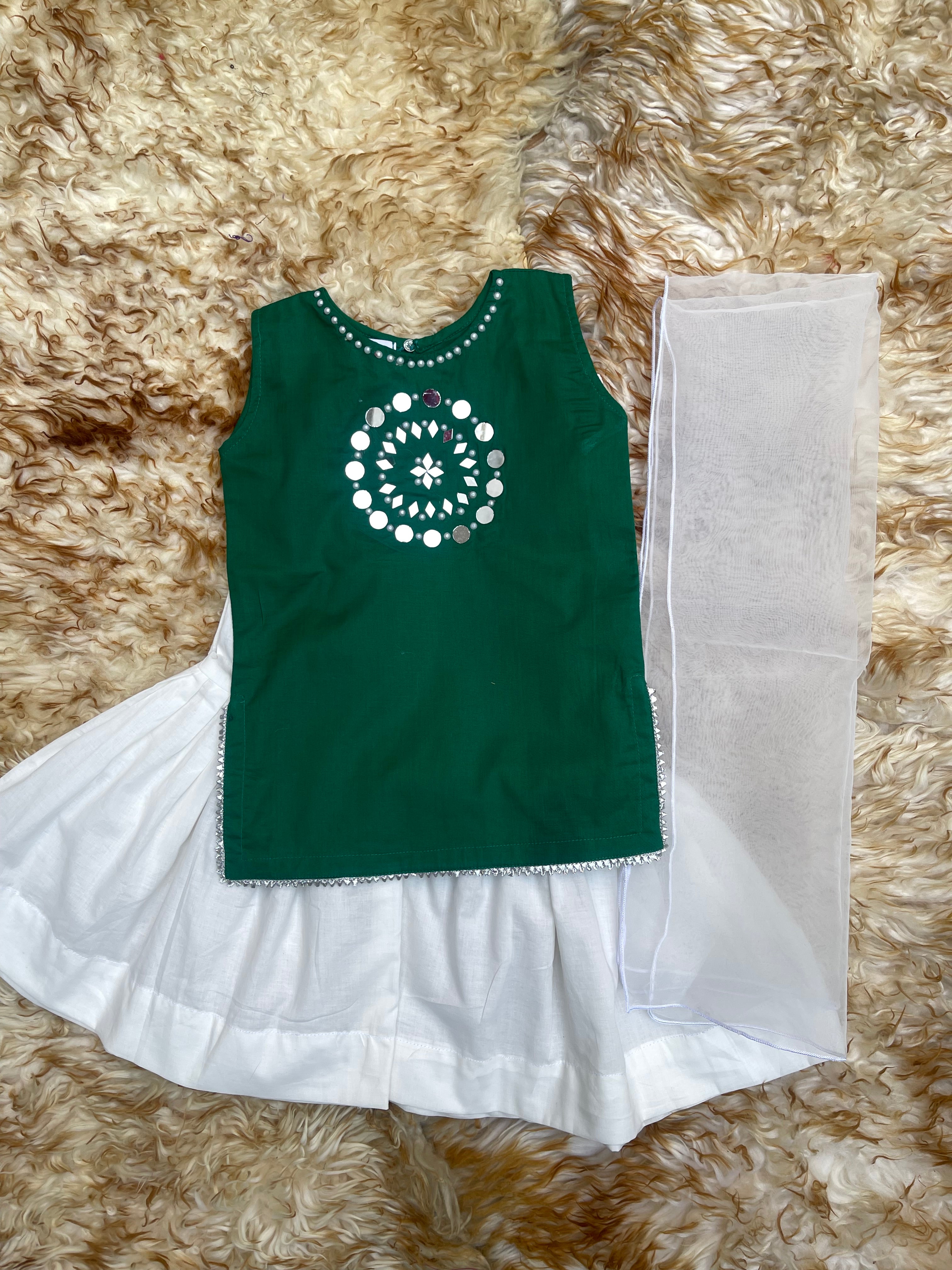 Azaadi Miror outfit