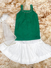 Azaadi outfit chikankari